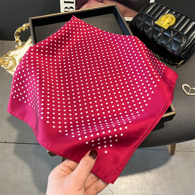 女性のための豪華なシルクのスカーフ,春と夏のための花の装飾が - Luxury Bags China のレビューと価格