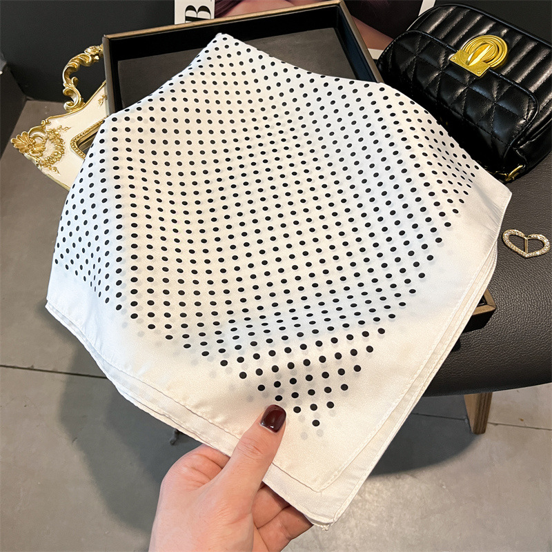 女性のための豪華なシルクのスカーフ,春と夏のための花の装飾が - Luxury Bags China のレビューと価格