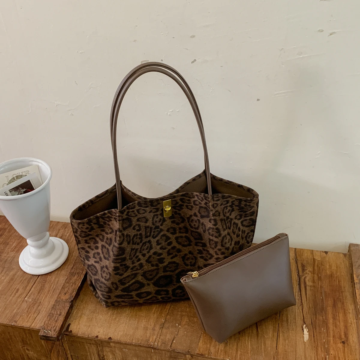 レトロなレオパード柄のスエード製トートバッグ。高級感のある大 - Luxury Bags Tote のレビューと価格